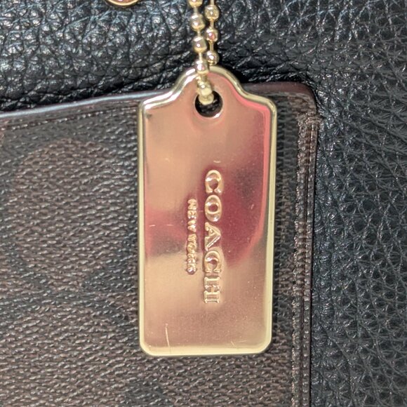 Coach leather crossbody/hand bag, EUC! Top quality Coach! - Picture 6 of 9